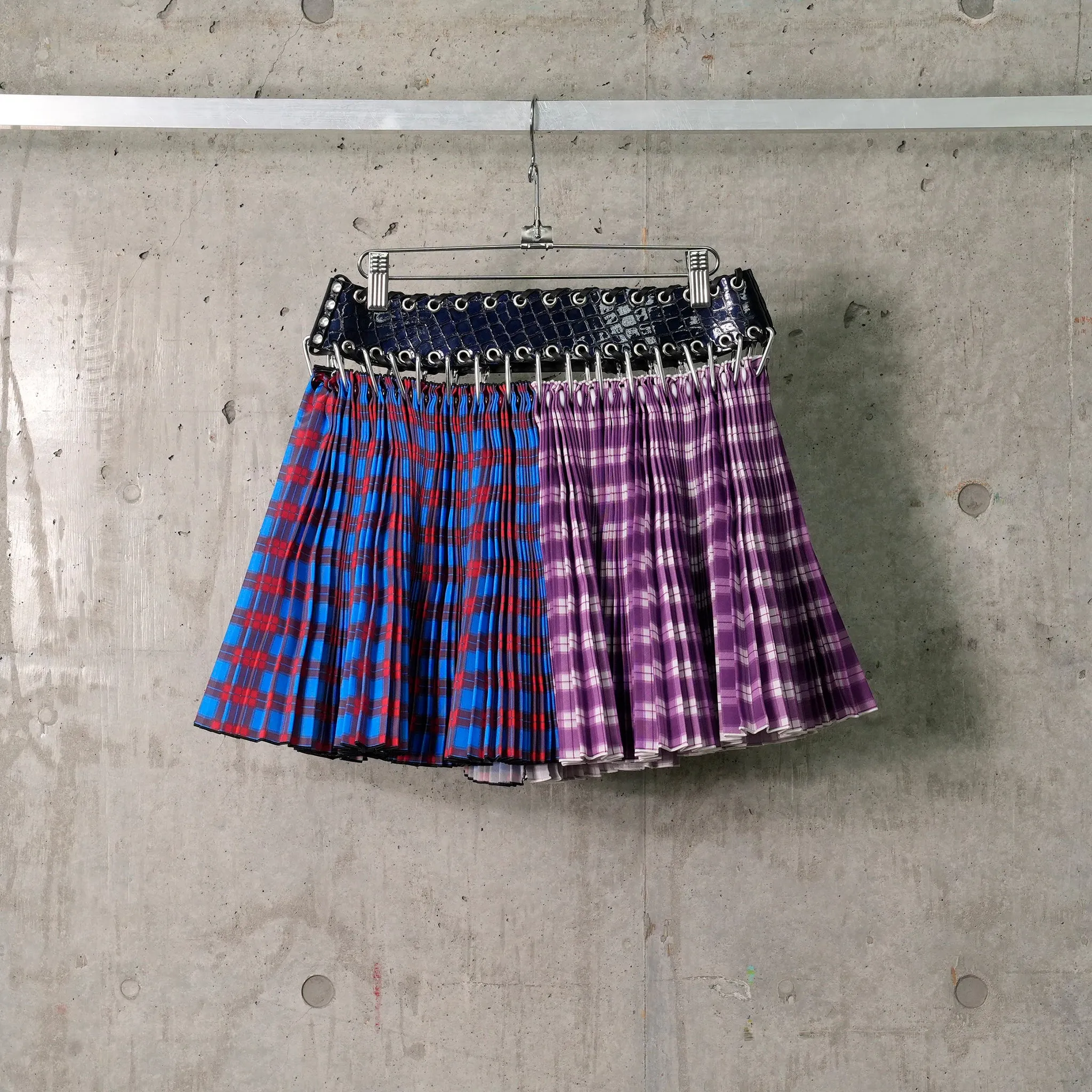 POMMEL MINI CARABINER SKIRT / MULTI
