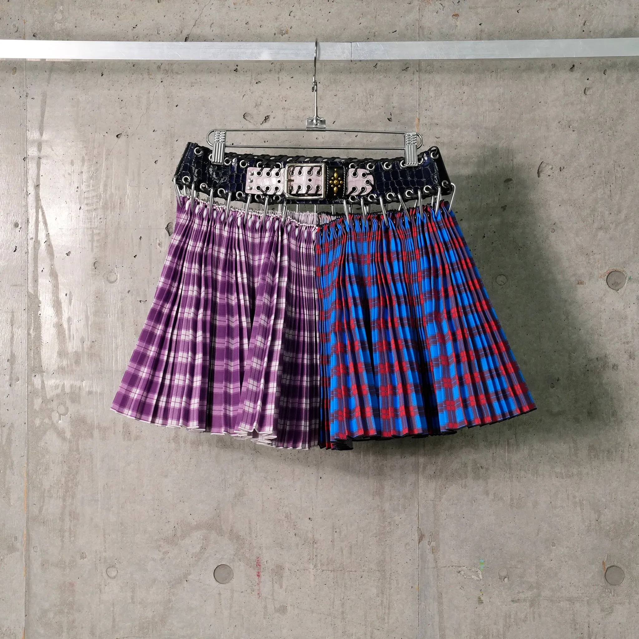 POMMEL MINI CARABINER SKIRT / MULTI