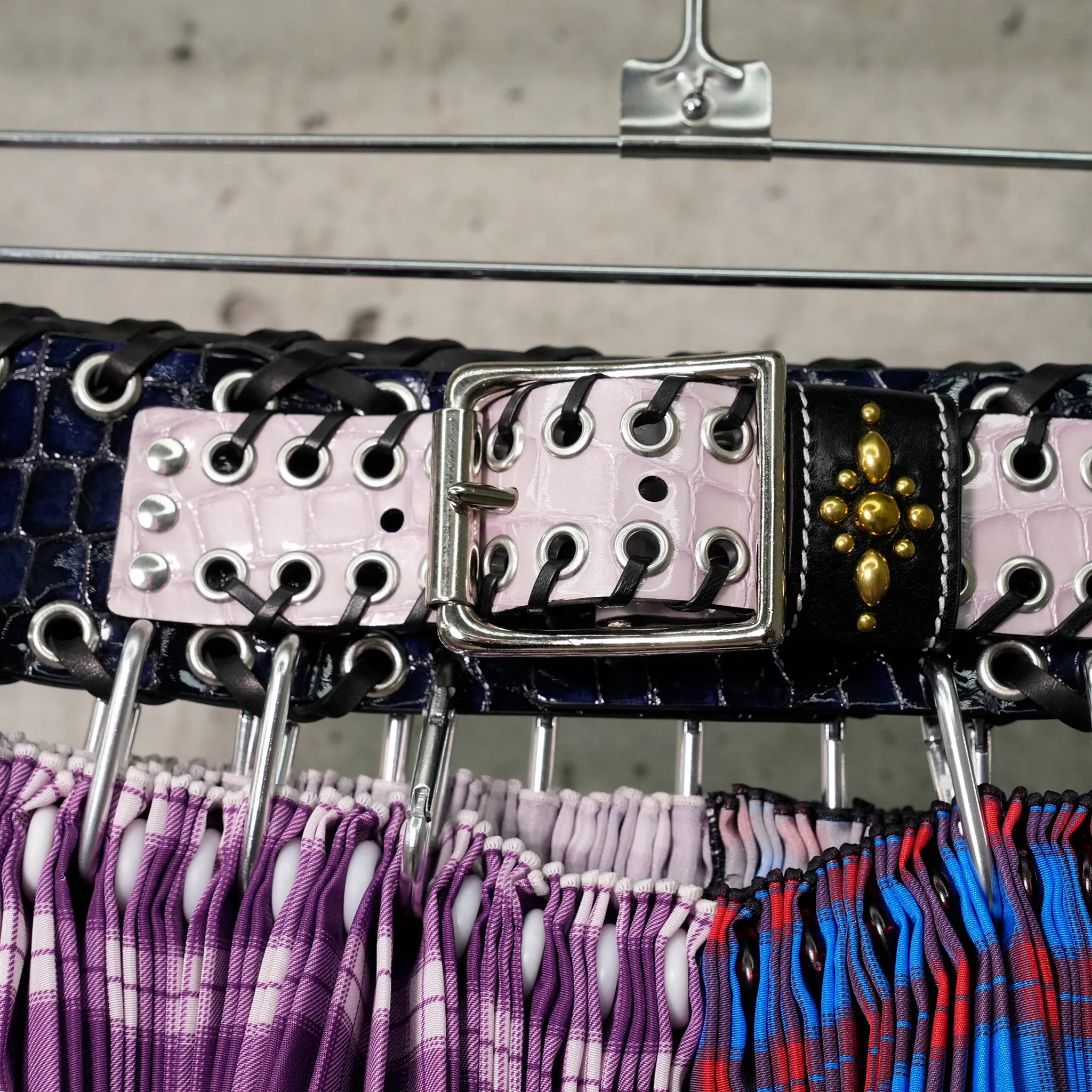 POMMEL MINI CARABINER SKIRT / MULTI
